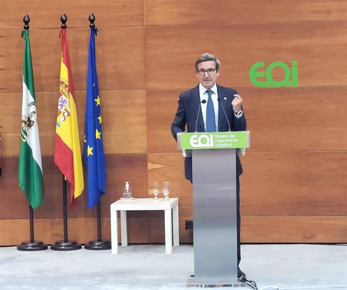 El consejero de Industria, Energía y Minas de la Junta de Andalucía, Jorge Paradela, durante su intervención.