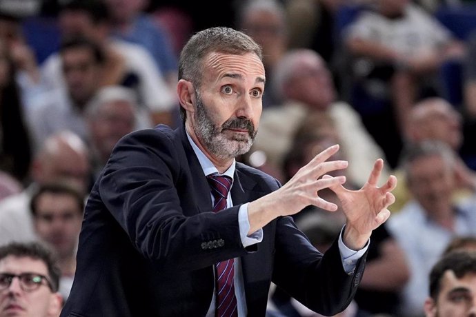 Sito Alonso gesticula durante el Real Madrid-UCAM Murcia de la final de la Liga Endesa 23-24