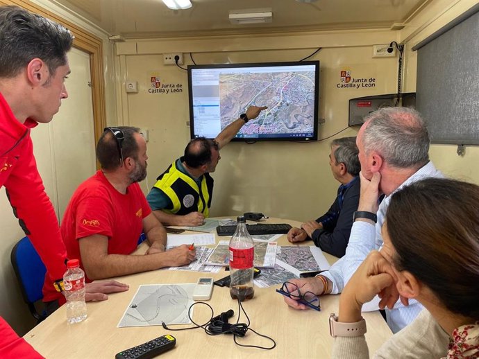 Imagen de una reunión del dispositivo de búsqueda del octogenario desaparecido en Segovia