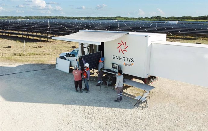Enertis Applus+ supera los 22.500 módulos fotovoltaicos inspeccionados con su laboratorio móvil en Chile.