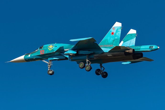 Archivo - Fotografía de archivo de un Su-34 del Ejército de Rusia