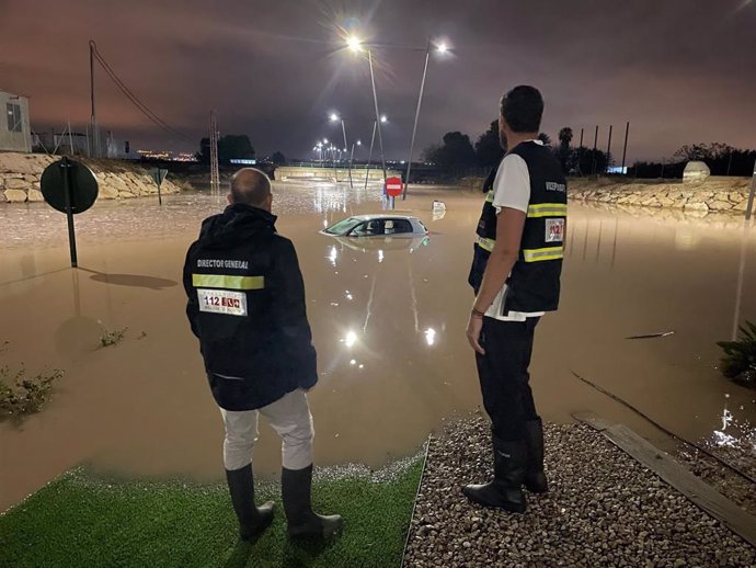 Antelo inspecciona en Las Torres de Cotillas los trabajos de los equipos de emergencias movilizados por los efectos de las tormentas