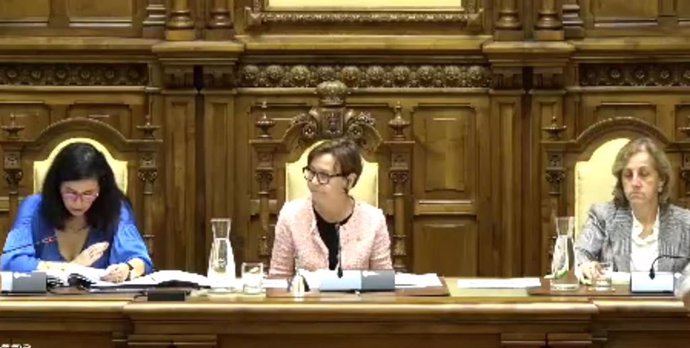 La alcaldesa de Gijón, Carmen Moriyón (Foro), preside el Pleno Municipal gijonés.