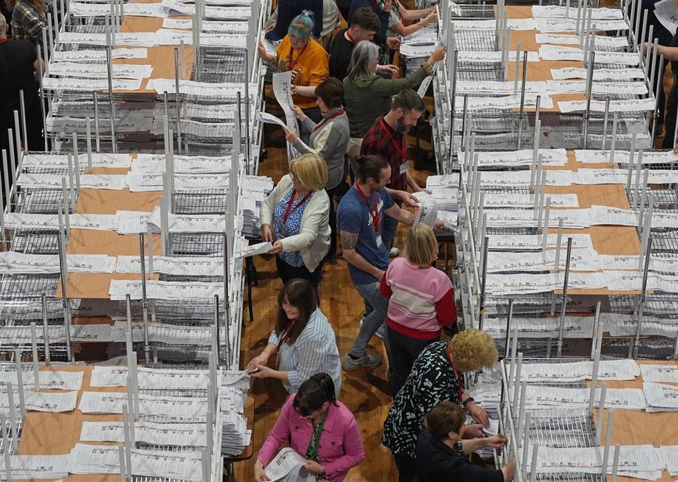 Recuento de votos en Castlebar, Irlanda