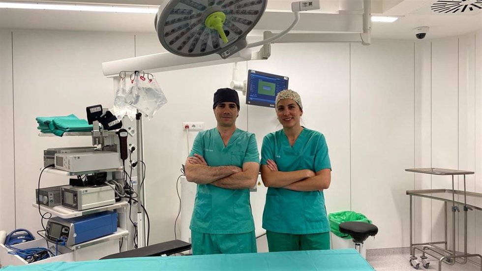 Los doctores Alberto Pérez Lanzac y Andrea Rodríguez Vázquez