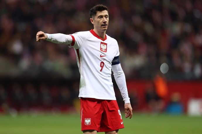 Archivo - El davanter del FC Barcelona Robert Lewandowski