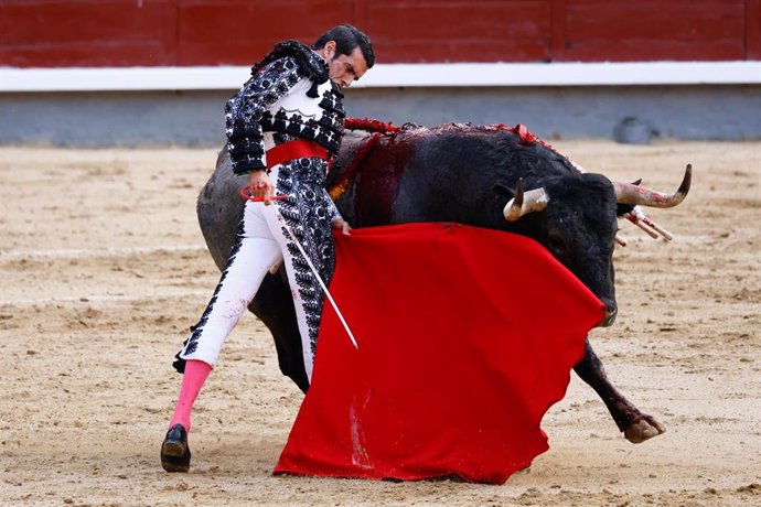 Emilio de Justo en la plaza de toros de las Ventas a 17 de Mayo de 2024 en Madrid (España).