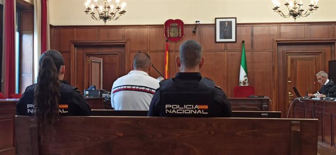 Imagen del acusado del asesinato del Polígono Sur antes de comenzar su comparecencia en el juicio en la Audiencia de Sevilla