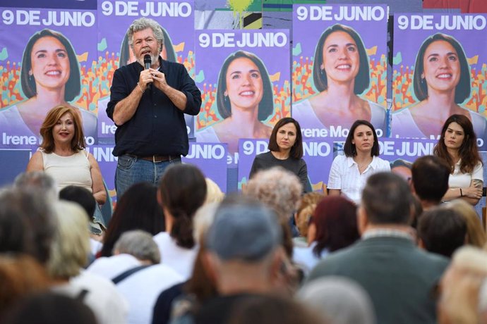 El coordinador de Alianza Verde, Juantxo López de Uralde, interviene durante el inicio de la campaña electoral de Podemos, en la plaza de Arturo Barea, a 23 de mayo de 2024, en Madrid (España). 