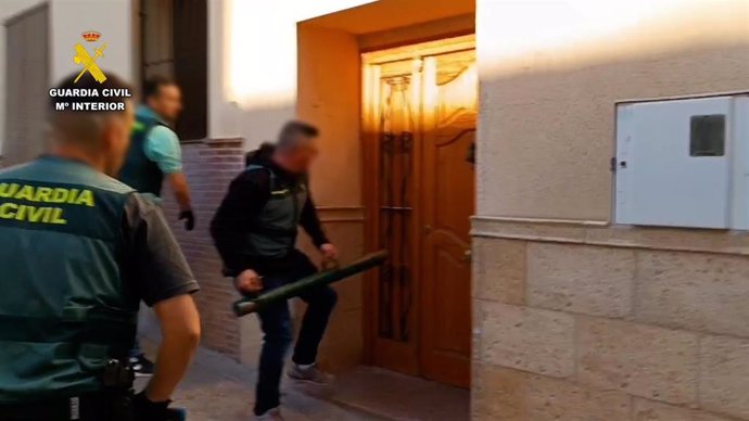 Agentes participan en operación contra robos en Montesa