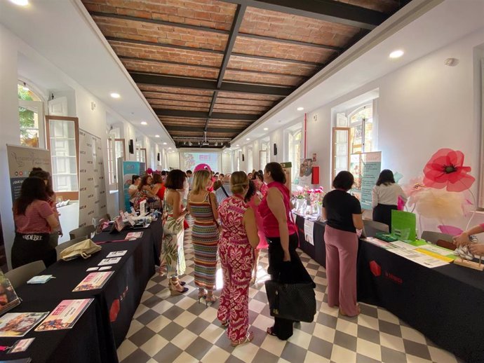 La cita tiene lugar en La Térmica y ha sido inaugurada por la diputada provincial de Igualdad, Servicios Sociales y Familias, María Dolores Vergara, junto a la presidenta de Mujeres Profesionales y Empresarias de Málaga (Amupema), Rocío García.