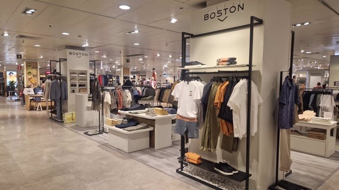 El nuevo espacio de Boston en El Corte Inglés de Granada cuenta con un total de 40 metros cuadrados donde se podrán encontrar los últimos diseños de la colección.