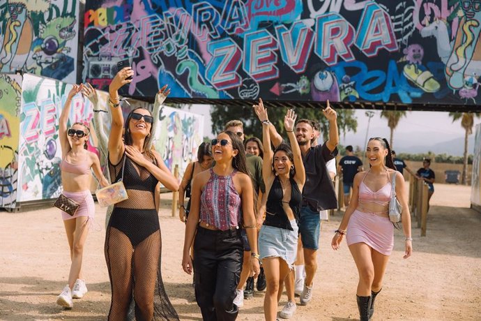 Zevra montará una villa exclusiva para alojar a 30 grandes influencers de Instagram y TikTok