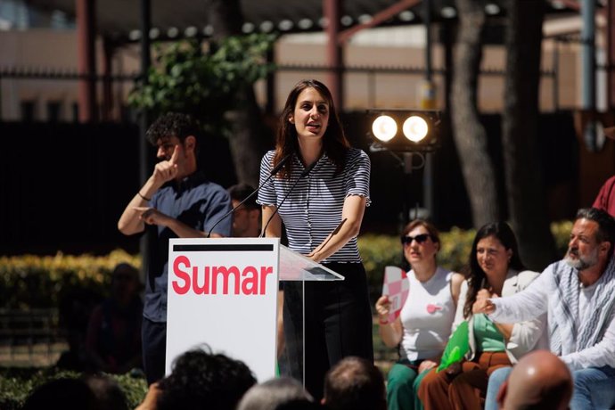 La portavoz de Más Madrid, Rita Maestre, interviene durante un acto de Sumar, en el Parque Lorenzo Azofra 