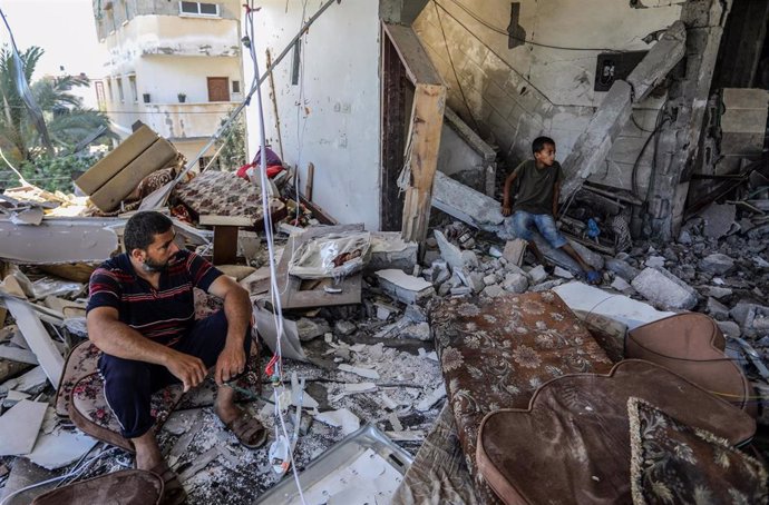 Edicio destruido por los ataques en la Franja de Gaza