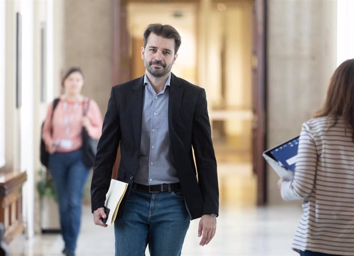 El coordinador regional Podemos y diputado en el Congreso, Javier Sánchez Serna, a su llegada a la reunión de la Junta de Portavoces, en el Congreso de los Diputados, a 11 de junio de 2024, en Madrid (España).