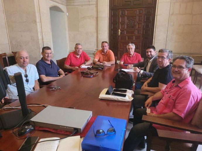 Reunión de Ismael Sánchez con representantes del IMD en el Ayuntamiento.