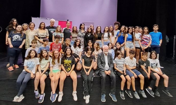 Encuentro de alumnos con la bailarina Lucía Lacarra.