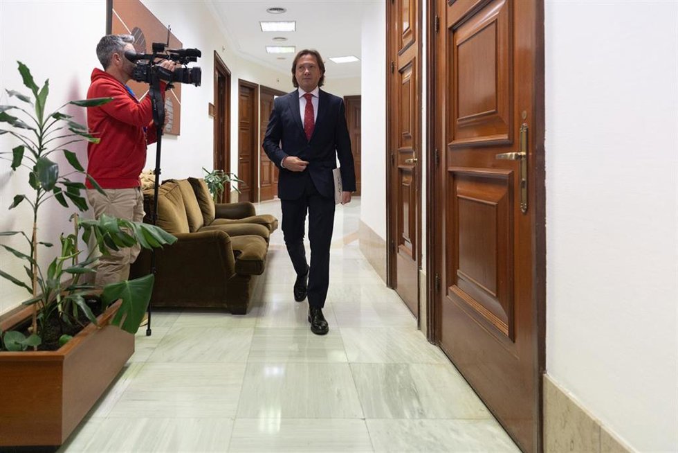 Archivo - El diputado de VOX Jorge Campos a su llegada a la mesa de la Comisión de Investigación por el caso Koldo, en el Congreso de los Diputados, a 9 de abril de 2024, en Madrid (España). Durante la comisión, se han tratado los hechos, responsabili