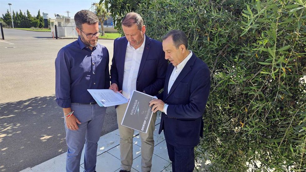 El diputado provincial del PSOE, Manuel Lara; el portavoz socialista en Antequera, José Luis Ruiz Espejo y el concejal y portavoz adjunto, Kiko Calderón.