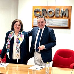 La presidenta de la UCAM, María Dolores García, y el presidente de CROEM, José María Albarracín