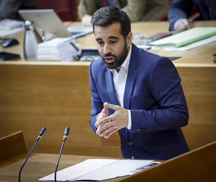 El síndic del PSPV en Les Corts, José Muñoz, en la sesión de control