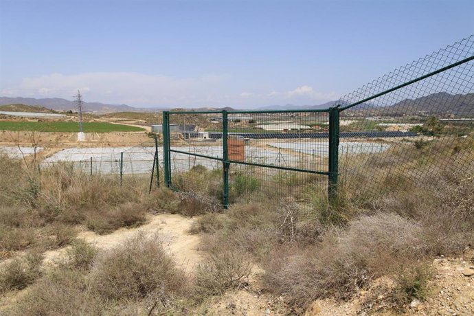 Archivo - Detalle de la parcela contaminada por el accidente nuclear en Palomares, en Almería. 