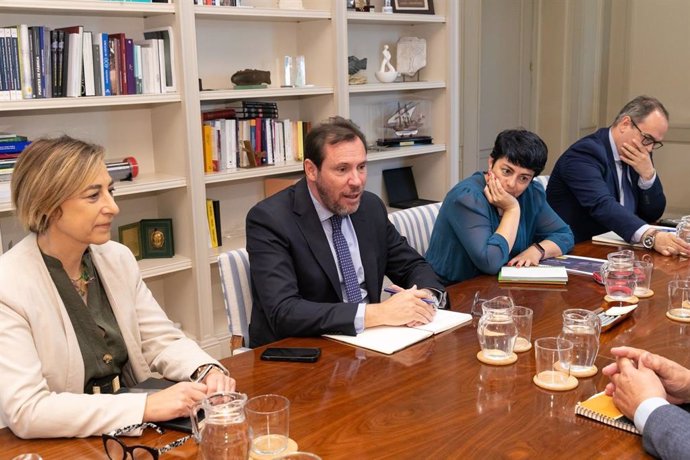 El ministro de Transportes y Movilidad Sostenible, Óscar Puente, en la reunión con la Confederación Española de Transporte de Mercancías (CETM)