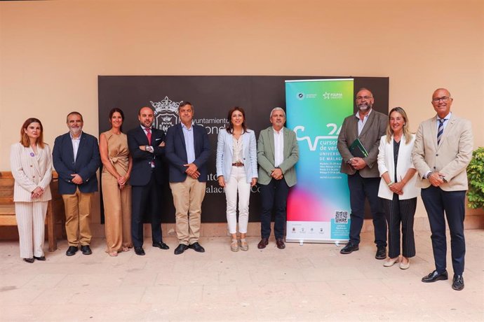 Teodomiro López, rector de la UMA; Diego Vera, director de Fguma; María de la Paz Fernández, alcaldesa de Ronda; Joaquín Osuna, director de División de Medios y Recursos de la Fundación Unicaja, entre otros, en la presentación de los cursos.