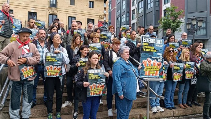 Colectivos sociales y sindicatos presentan la marcha por Ezkerraldea, que se celebrará este sábado con el lema 'Ezkerraldea Martxan! Contra la precariedad y el gasto militar'