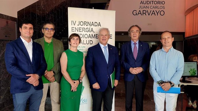 Jornada del Área de Gestión Sanitaria Sur de Granada con el delegado de Salud y Consumo de la Junta en la provincia, Indalecio Sánchez-Montesinos, segundo por la izquierda en la imagen