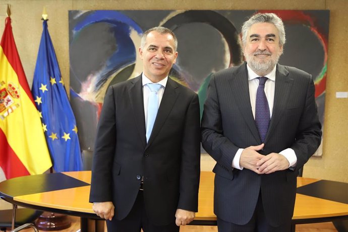 El presidente del CSD y secretario de Estado para el Deporte, José Manuel Rodríguez Uribes, junto a su homólogo portugués, Pedro Dias, mantienen una reunión de trabajo.