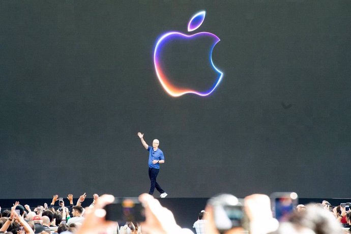 10 June 2024, US, Cupertino: Tim Cook, CEO of Apple, speaks during an announcement of new products at the Apple developer conference WWDC on the Apple campus. Photo: Andrej Sokolow/dpa