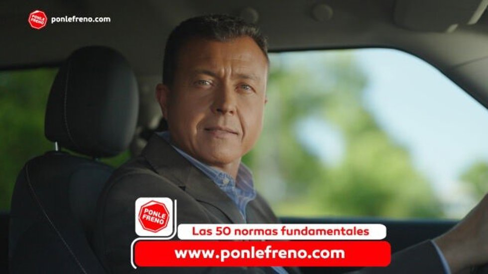 Cartel de 'Las 50 Fundamentales', una iniciativa de Ponle Freno, la iniciativa conjunta de Atresmedia y Fundación AXA, para recordar las normas de tráfico que hacen dudar a los conductores.