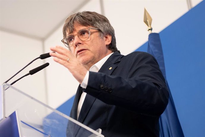 El candidato de Junts a la Generalitat de Catalunya, Carles Puigdemont, durante una rueda de prensa para valorar los resultados de las elecciones catalanas, a 13 de mayo de 2024, en Argelès (Francia).