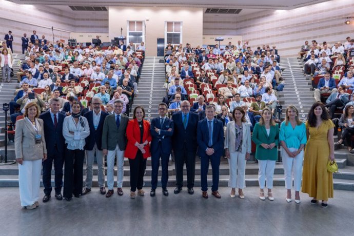 Autoridades asistentes a la inauguración del congreso.