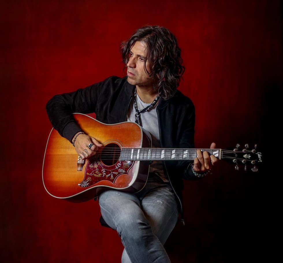 Archivo - El cantante Raúl Gutiérrez, más conocido como Rulo, posa para Europa Press, en la sede de Warner Music Spain, a 30 de octubre de 2023, en Madrid (España). 