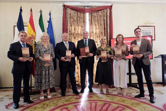 El consejero de Turismo, Cultura y Deporte, Arturo Bernal, en la presentación de la VII edición del Congreso Internacional de Calidad y Sostenibilidad Turística en Jerez de la Frontera. ARCHIVO.