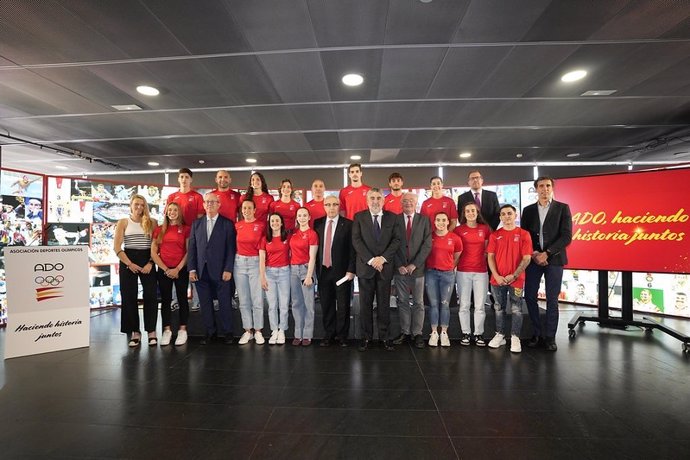 Foto de familia 'ADO, Haciendo Historia Juntos'