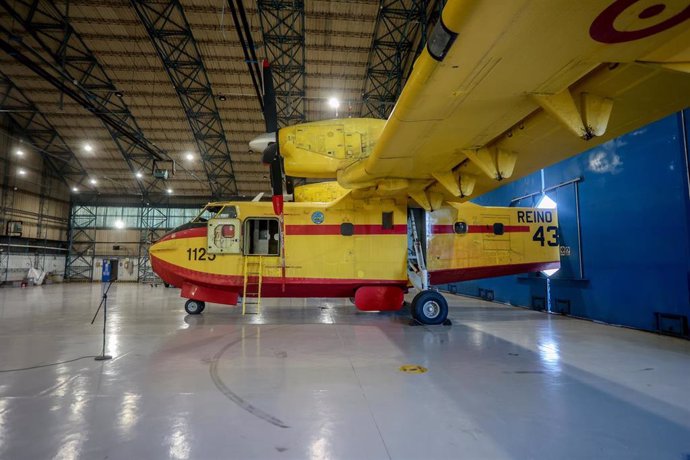 Archivo - Un helicóptero aparcado en el interior de la Base Aérea de Torrejón, a 18 de agosto de 2022, en Torrejón de Ardoz, Madrid, (España). 