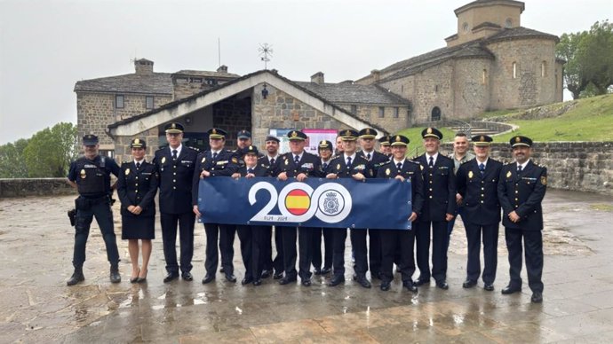 La Policía Nacional visita por primera vez el Santuario de San Miguel de Aralar en el marco de su 200º aniversario.