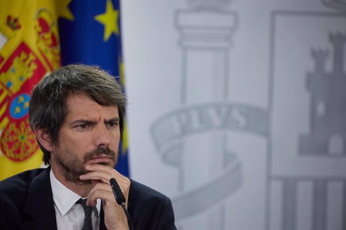 El ministro de Cultura, Ernest Urtasun, durante una rueda de prensa posterior a la reunión del Consejo de Ministros, en el Palacio de la Moncloa, a 11 de junio de 2024, en Madrid (España). 