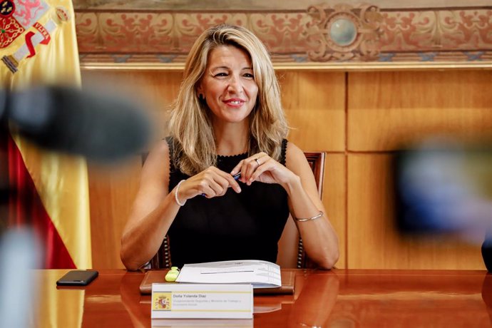 Archivo - Arxiu - La vicepresidenta segona del Govern i ministra de Treball i Economia Social, Yolanda Díaz, durant una reunió en la seu del Ministeri, a 8 de setembre del 2022, a Madrid (Espanya). 