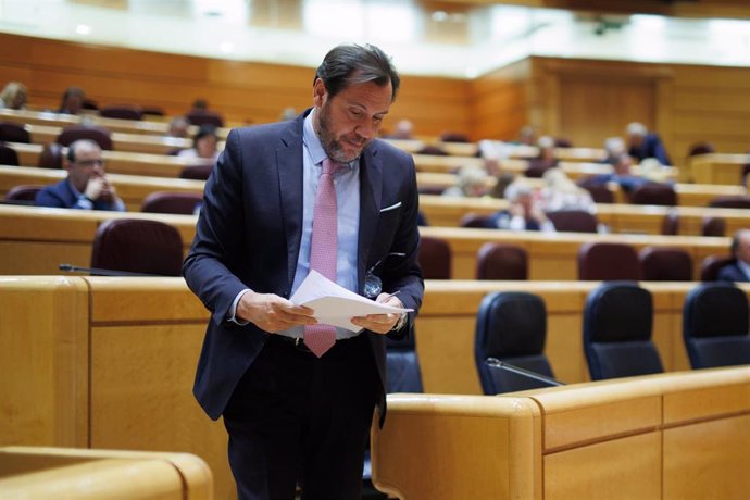 El ministro de Transportes y Movilidad Sostenible, Óscar Puente, durante una sesión de control al Gobierno, en el Senado, a 28 de mayo de 2024, en Madrid (España).