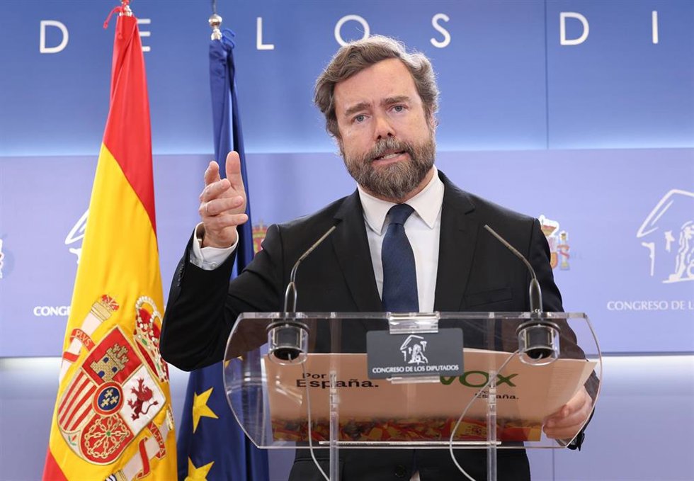 Archivo - El portavoz de Vox en el Congreso, Iván Espinosa de los Monteros, durante una rueda de prensa posterior a la reunión de la Junta de Portavoces, en el Congreso de los Diputados, a 16 de mayo de 2023, en Madrid (España).