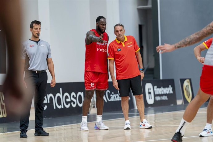 Archivo - Luis Guil, durante un entrenamiento de la selección española.