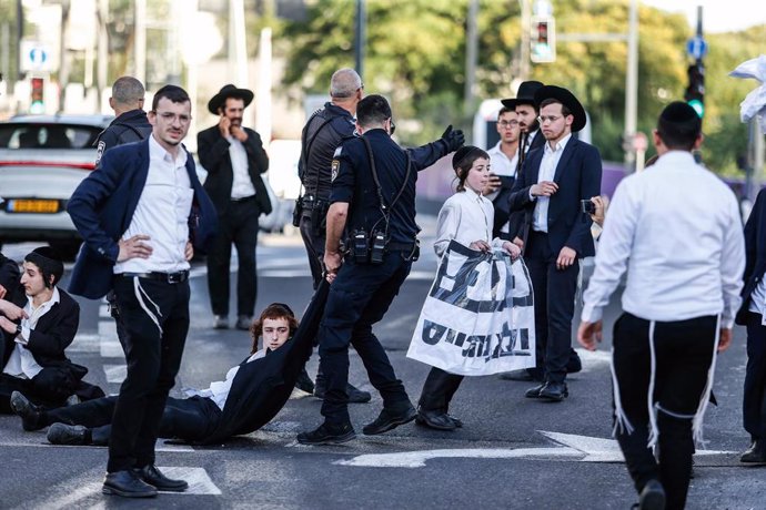 Protesta de los ultraortodoxos contra su reclutamiento militar.