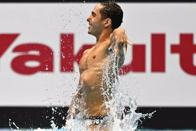 Dennis González, durante una competición de natación artística.