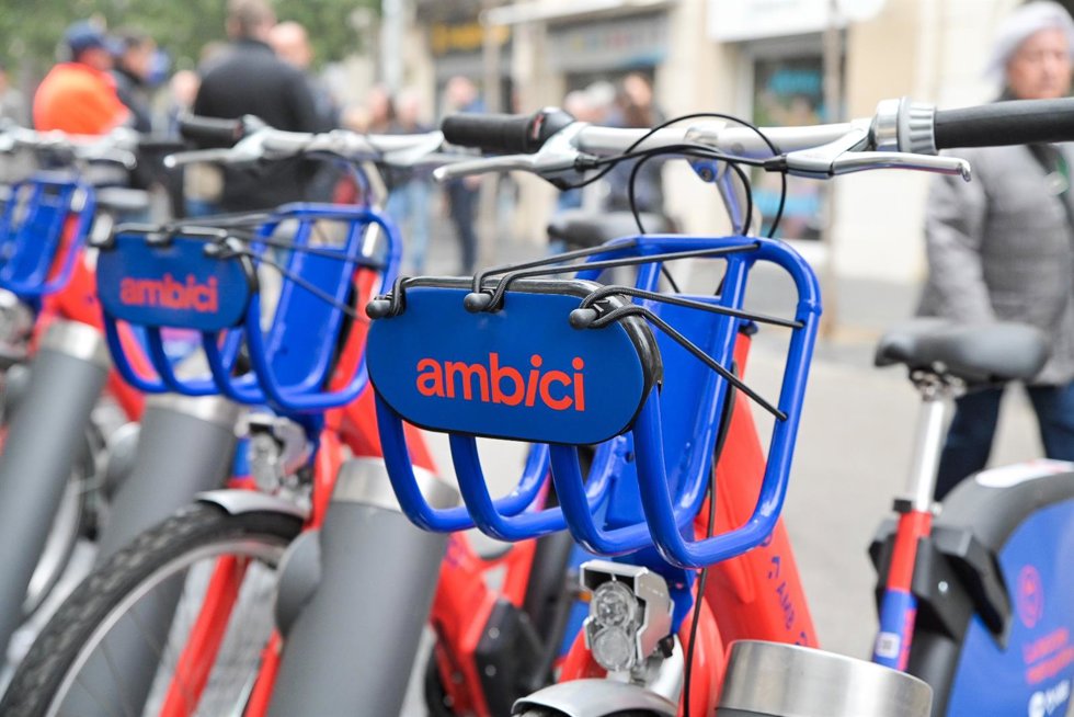 Archivo - Una de las bicicletas de este servicio