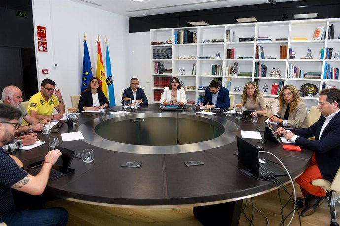 Reunión de la mesa de As Pontes, con la conselleira de Economía, María Jesús Lorenzana, a la cabeza